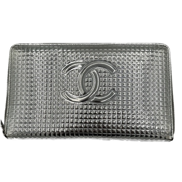 CHANEL Matelasse Rare Metallic Patent Leather Zip Around Wallet or Clutch - Picture 1 of 7